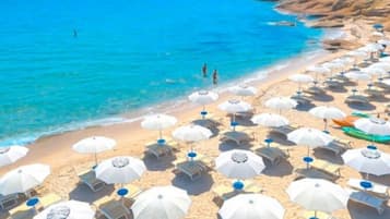 Playa privada en los alrededores y playa de arena blanca