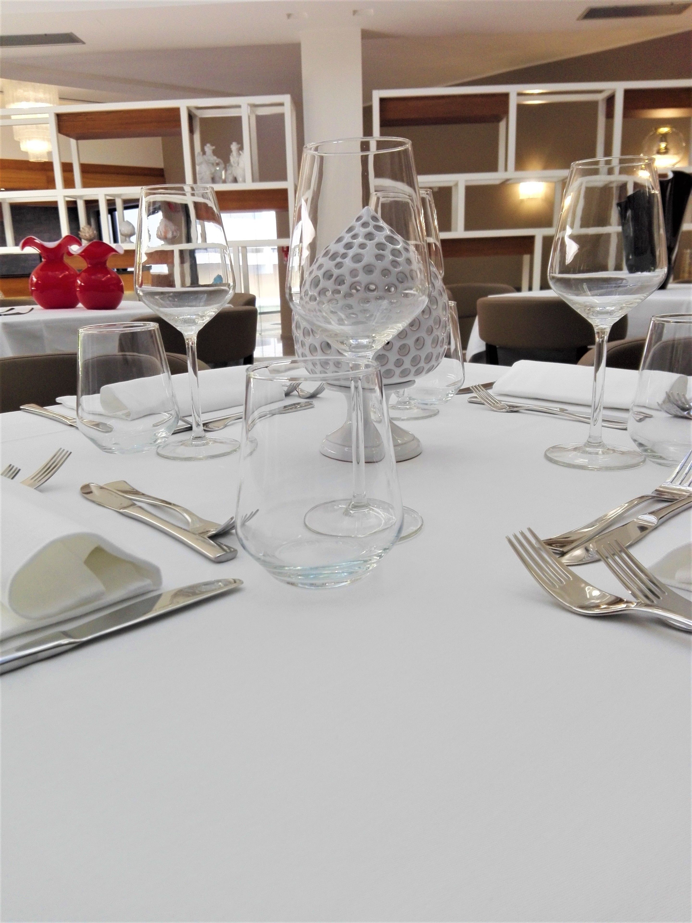 2 restaurants, lunch, dinner served; regional cuisine