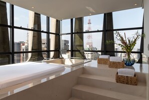 Presidential Suite | Egyptian cotton sheets, premium bedding, pillow-top beds, minibar