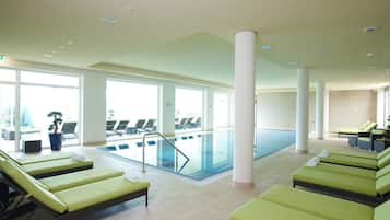 Indoor pool, sun loungers