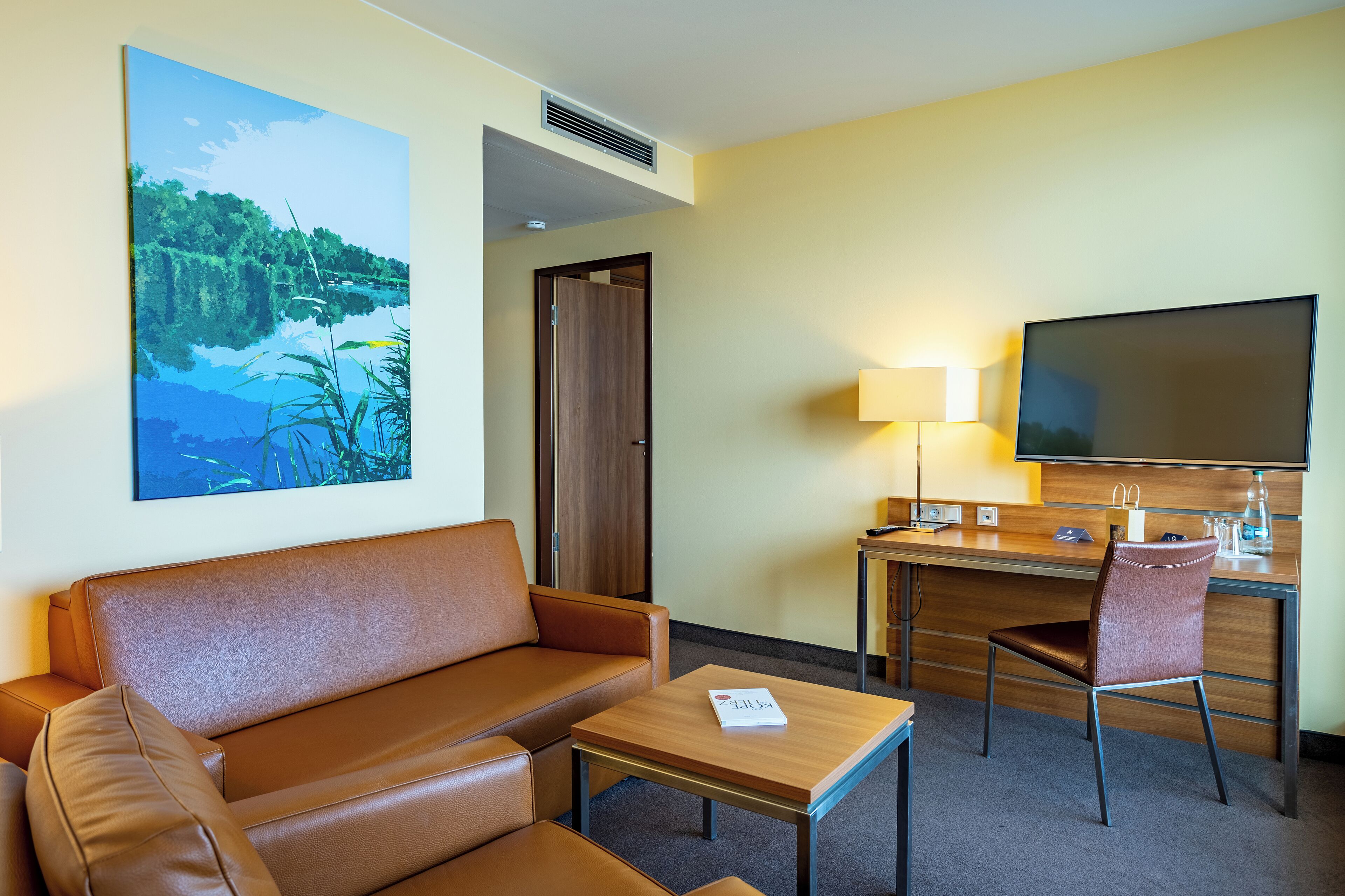 Suite junior (Sea Side) | Ropa de cama hipoalergénica y caja de seguridad en la habitación 