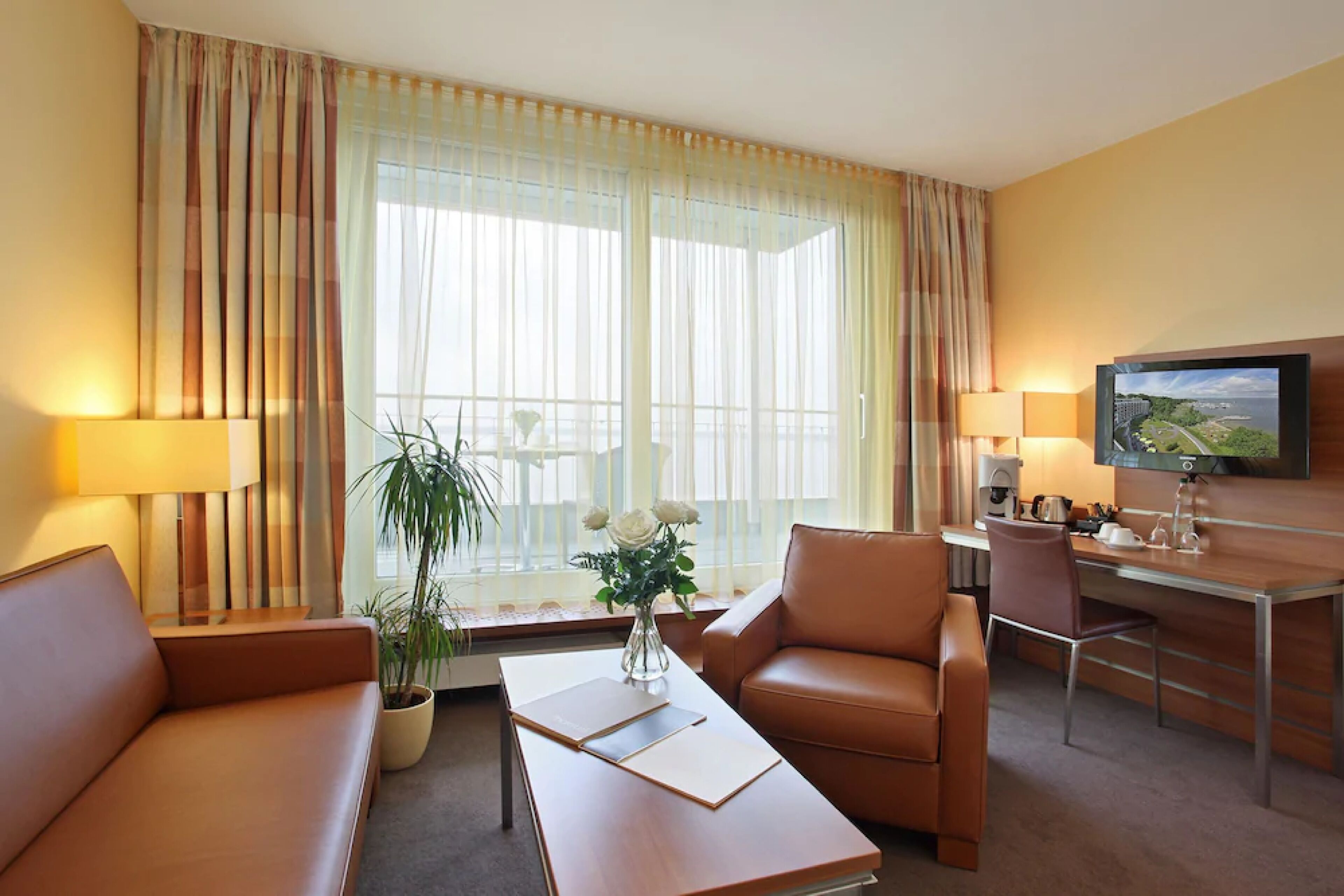 executive suite, 1 double bed, lake view | living area | flat-screen tv