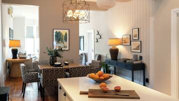 Villa, 2 Bedrooms | Dining room