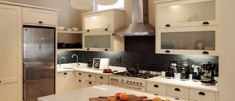 Villa, 2 Bedrooms | Private kitchen