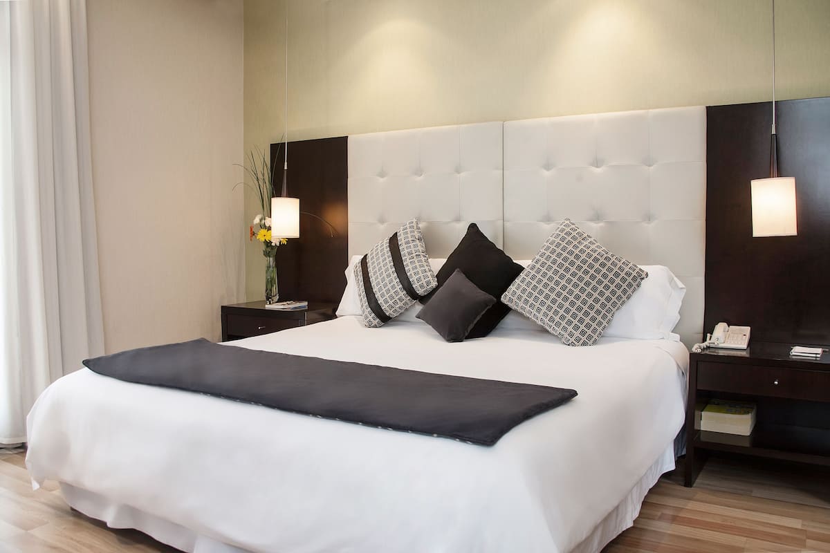Suite Junior Double | 1 bedroom, Select Comfort beds, in-room safe, desk