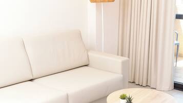 2 chambres, coffres-forts dans les chambres, fer et planche Ă repasser