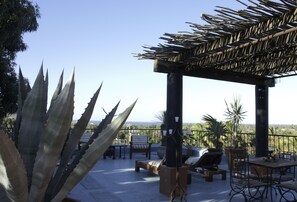 Romantic Penthouse, Multiple Beds, Terrace | Egyptian cotton sheets, premium bedding, pillowtop beds