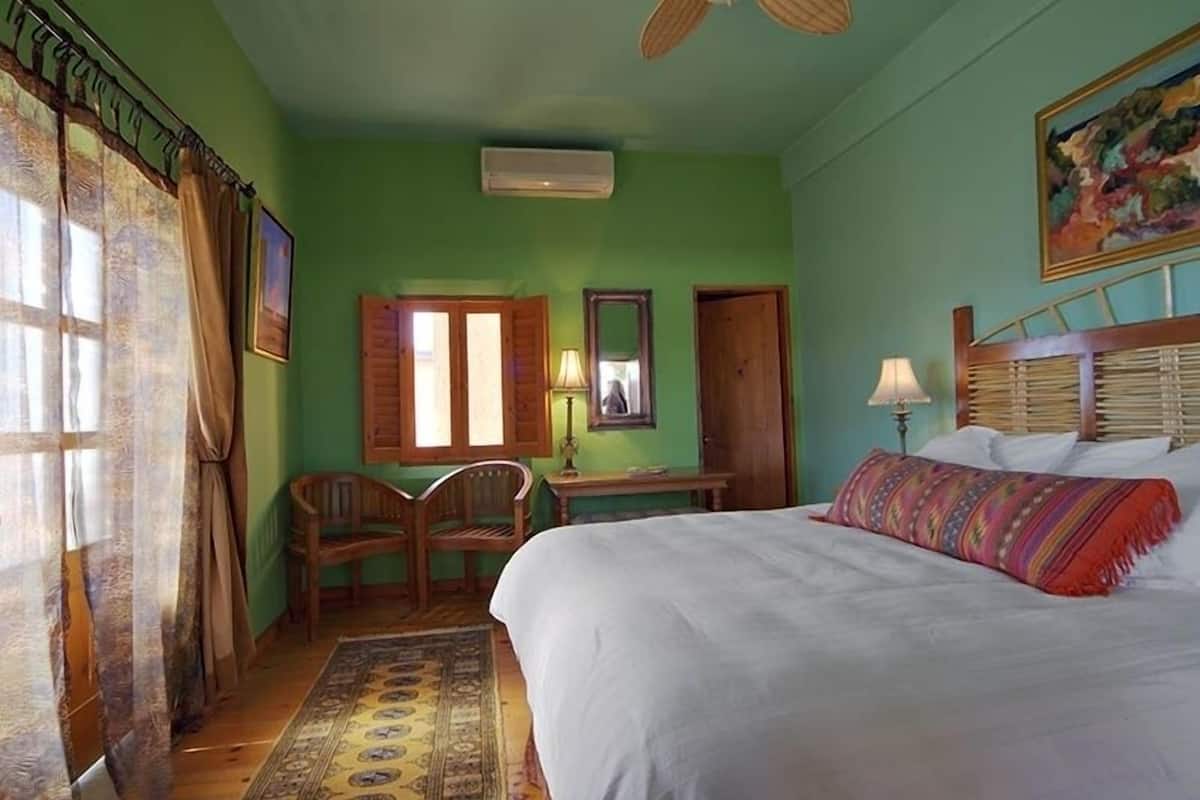 Deluxe Room, 1 King Bed, Partial Sea View | Egyptian cotton sheets, premium bedding, pillowtop beds