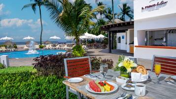 Breakfast, lunch and dinner served