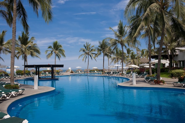 Poolside bar