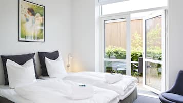 Standard Twin Room | Desk, iron/ironing board, free WiFi, bed sheets