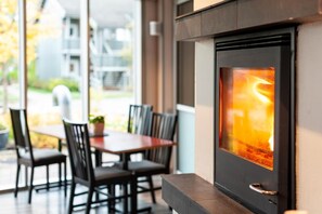 Breakfast, lunch, dinner served; Regional cuisine - Vikingskipet Hamar Hostel & Apartments (Hamar)