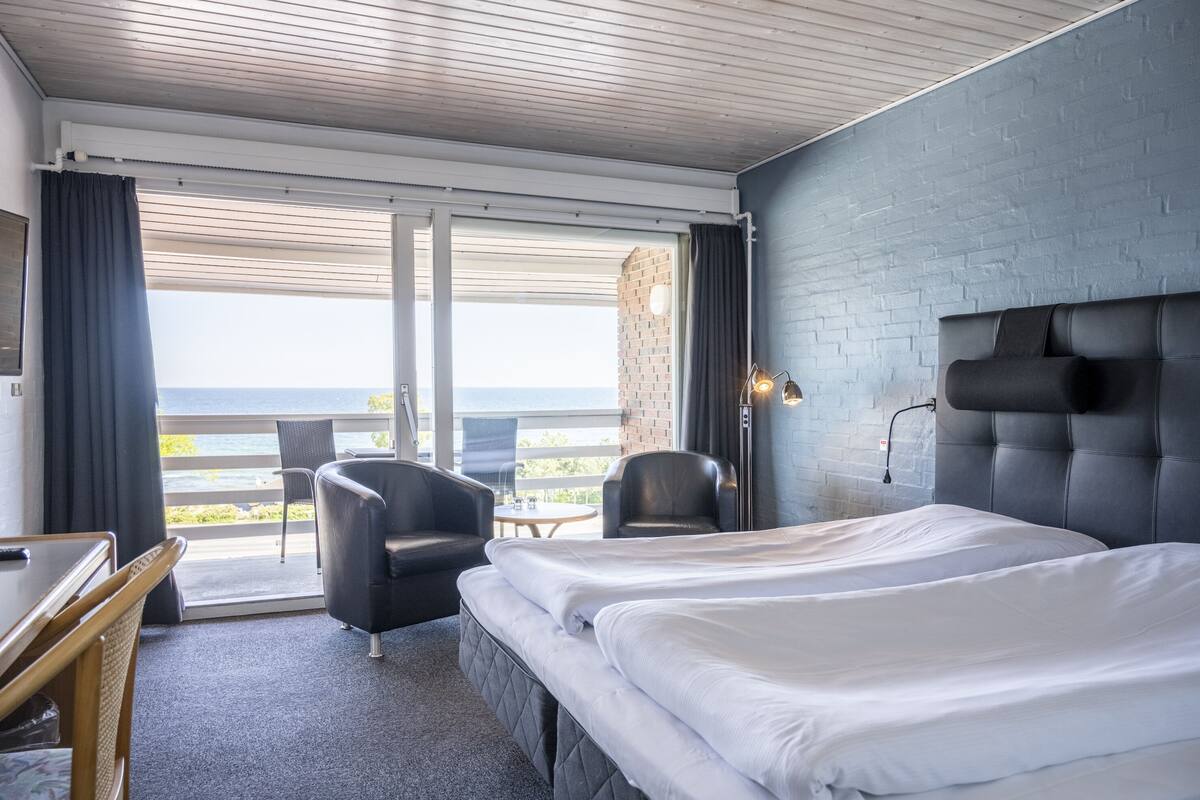 Standard Double Room, 1 Queen Bed, Ocean View | Desk, iron/ironing board (on request), cribs (surcharge), WiFi (free)