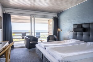 标准双人房, 1 张大床, 海洋景观 | 办公桌、熨斗/熨板、婴儿床、免费 WiFi