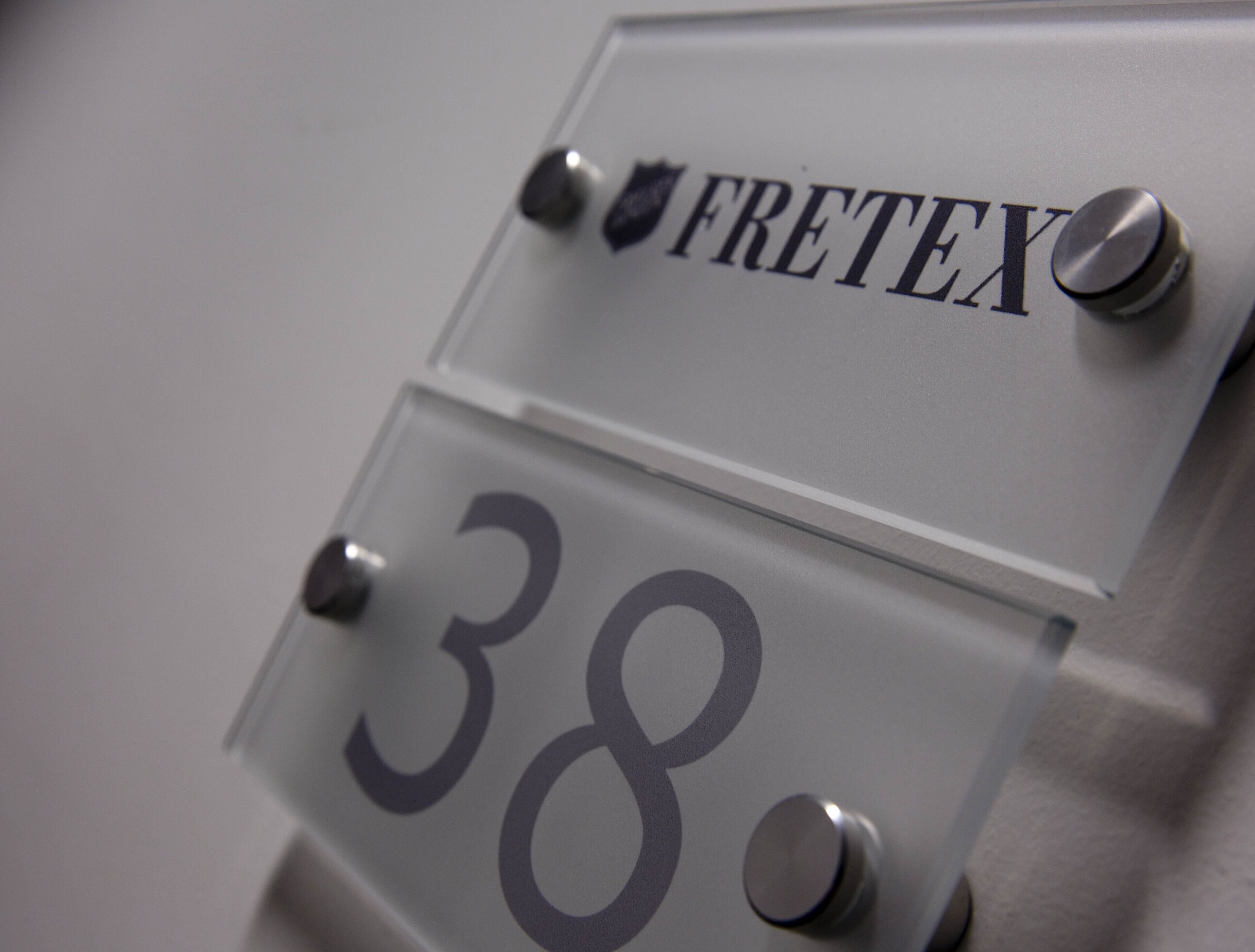 A room number plaque with the number 38 and a name plaque with the name FRETEX.
