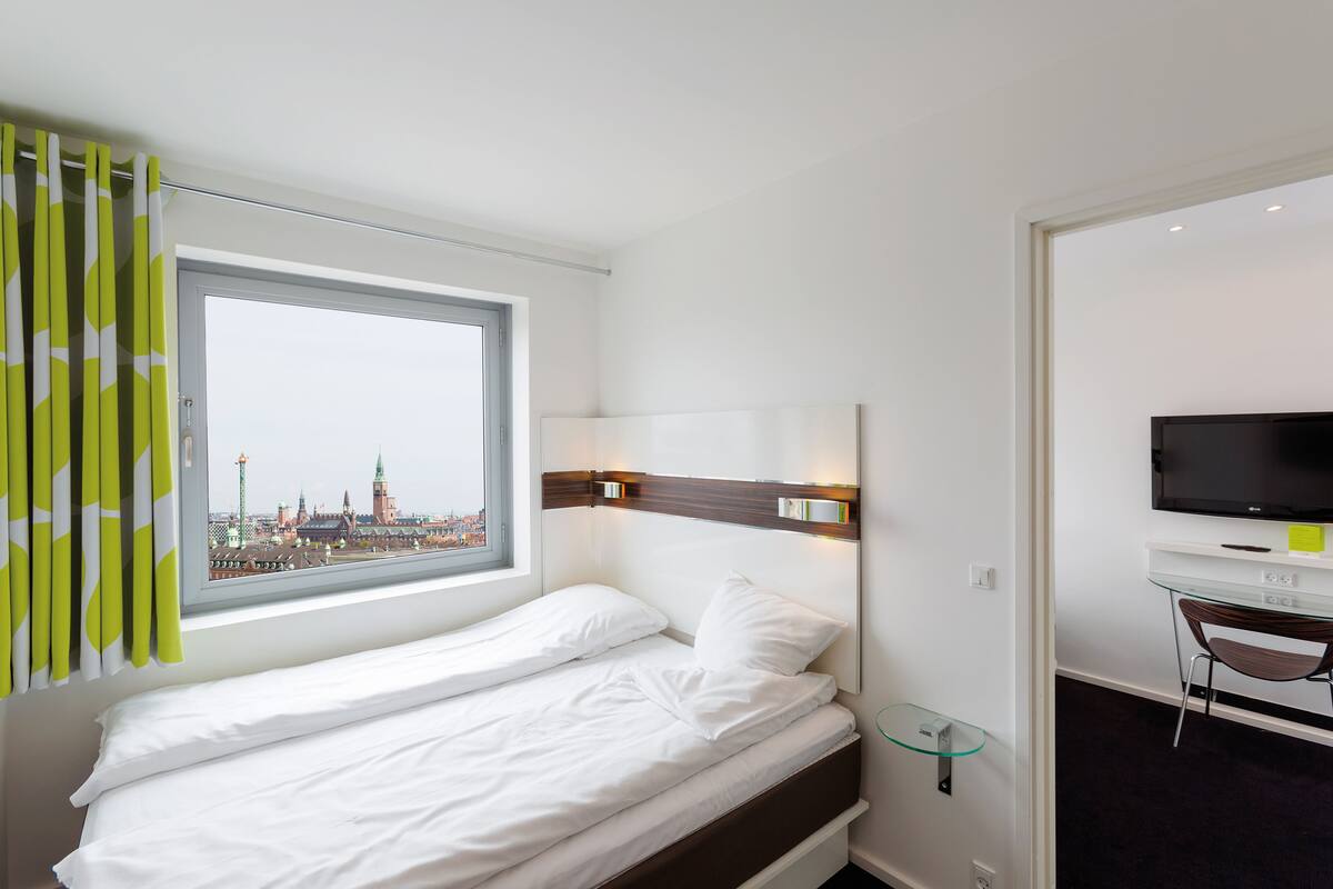 Hypo-allergenic bedding, down duvets, desk, soundproofing