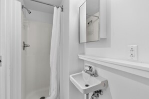 تجهيزات دش، مجففات شعر، مناشف