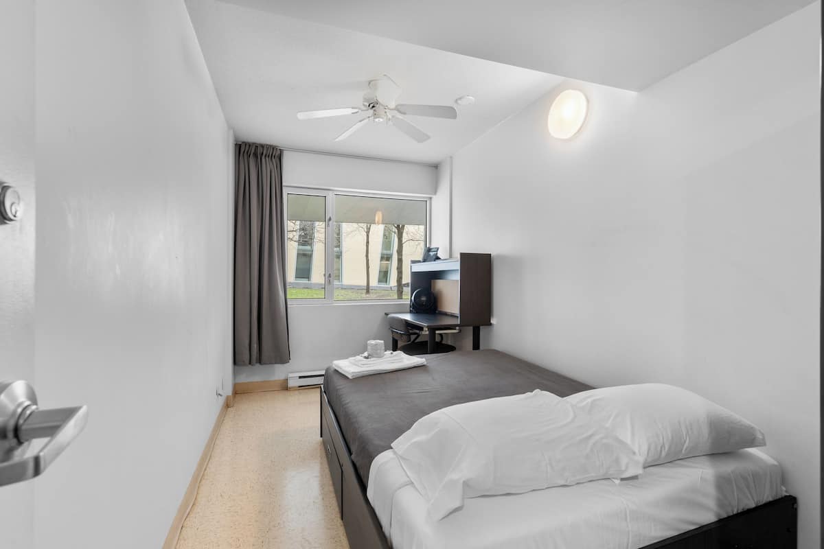 1 bedroom, pillowtop beds, desk, iron/ironing board
