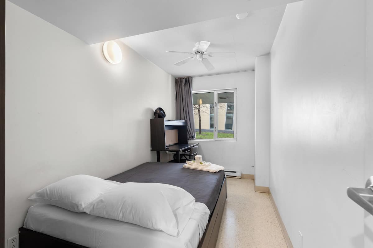 1 bedroom, pillowtop beds, desk, iron/ironing board