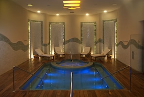 Couples treatment room(s), sauna, hot tub, steam room, body treatments