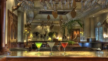 4 bares o lounges, bar en la alberca, bar junto a la alberca