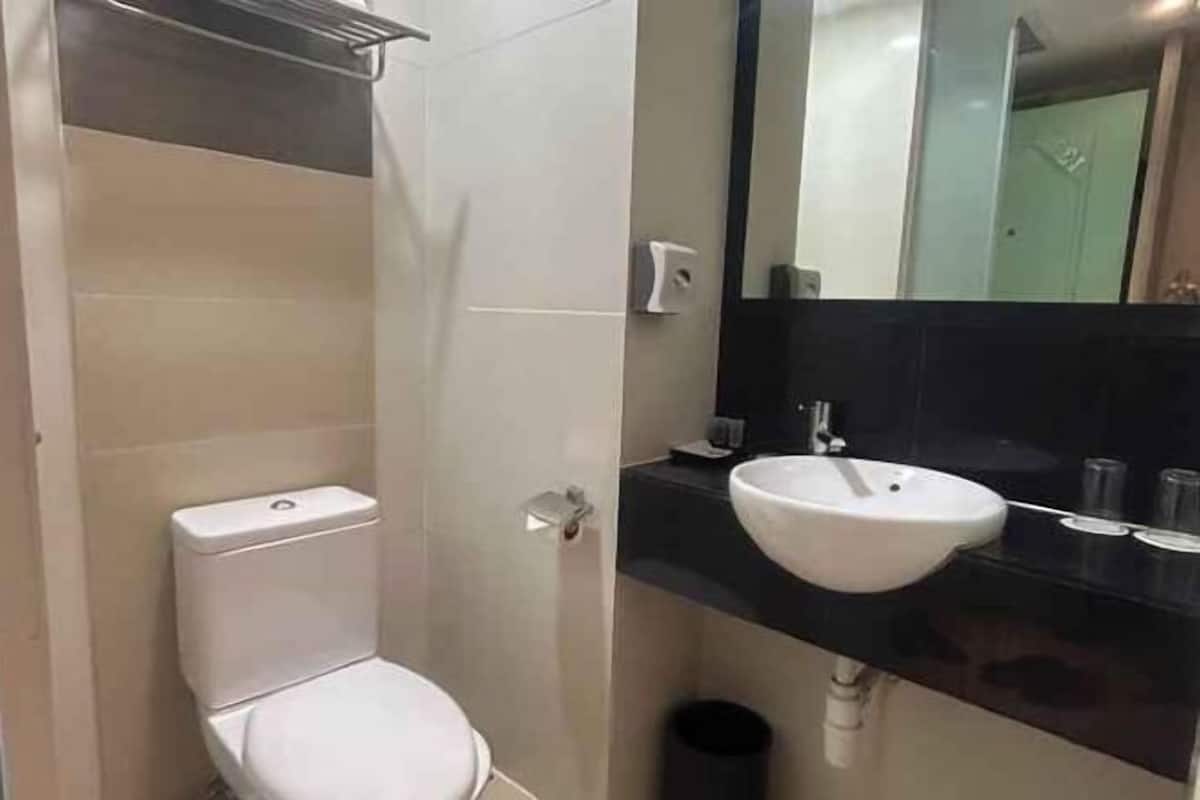 Regadera, regadera tipo lluvia, amenidades de baño gratuitas