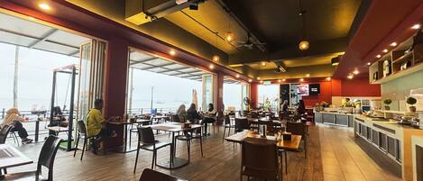 3 restaurants servant le déjeuner