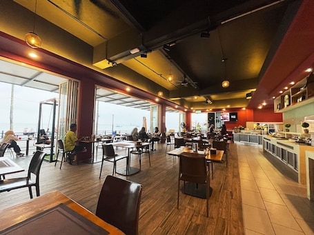 3 restaurants, breakfast served. The Elopura Hotel