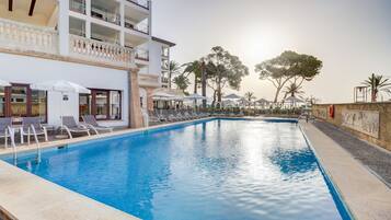 Seasonal outdoor pool