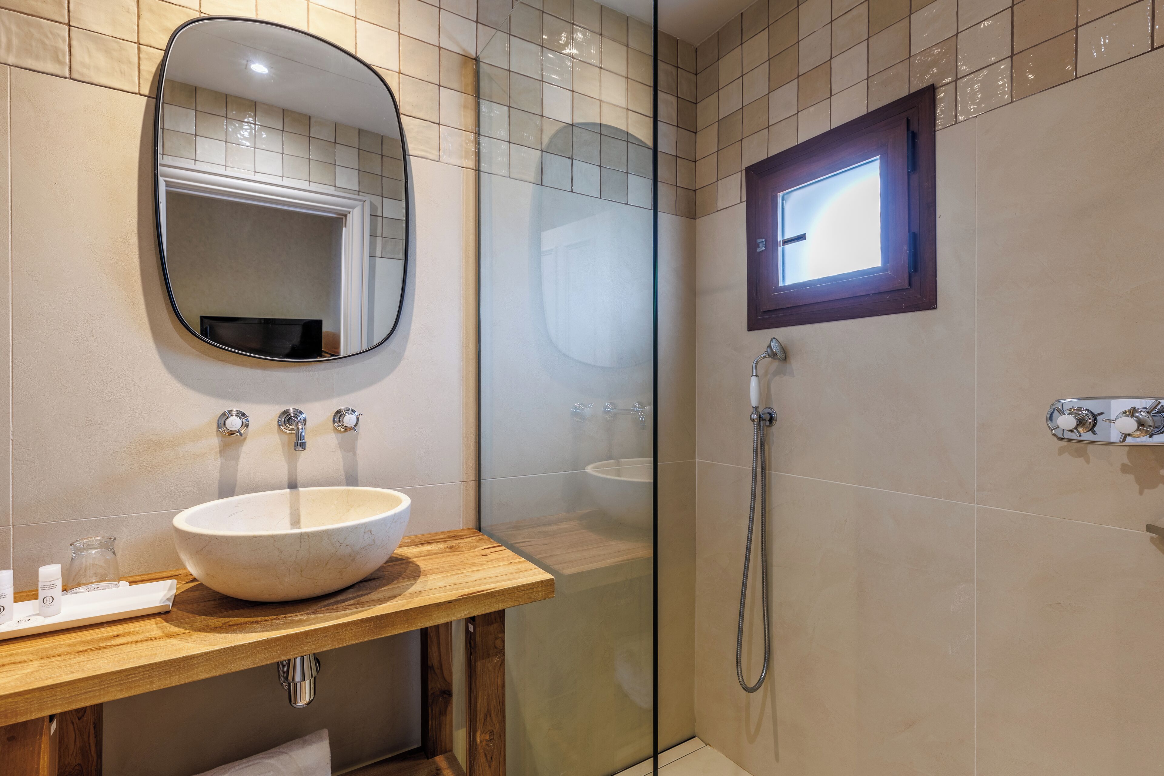 single room, mountain view | bathroom | shower, free toiletries, hair dryer, bathrobes