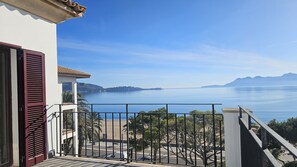 标准房, 海景 | 加厚床垫、迷你吧、客房内保险箱、办公桌