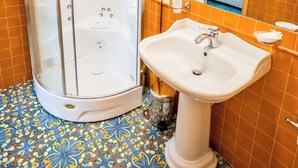 Deluxe Double Room, 1 Double Bed, Non Smoking, Mountain View | Bathroom | Shower, rainfall showerhead, free toiletries, hair dryer - Il Principe Resort (Agerola)