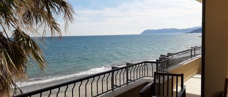 Deluxe-Apartment, Meerblick, Poolseite | Balkon