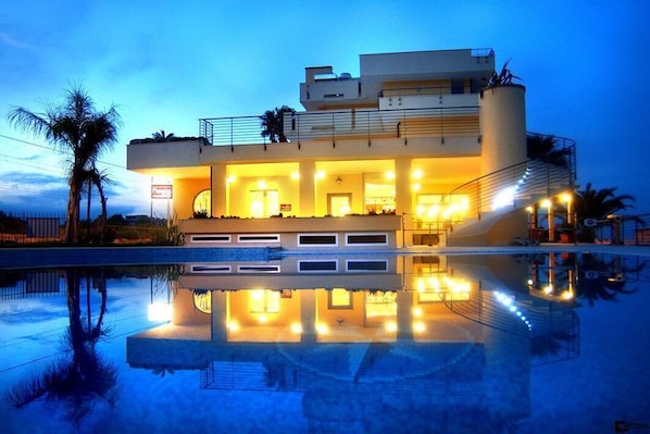 Seasonal outdoor pool, open 9:00 AM to 7:00 PM, pool umbrellas