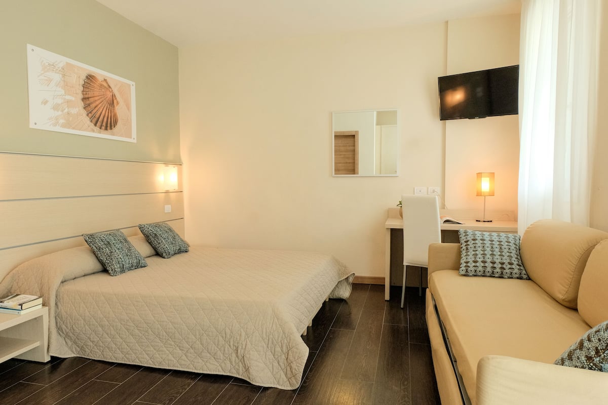 Superior Double Room, Partial Sea View