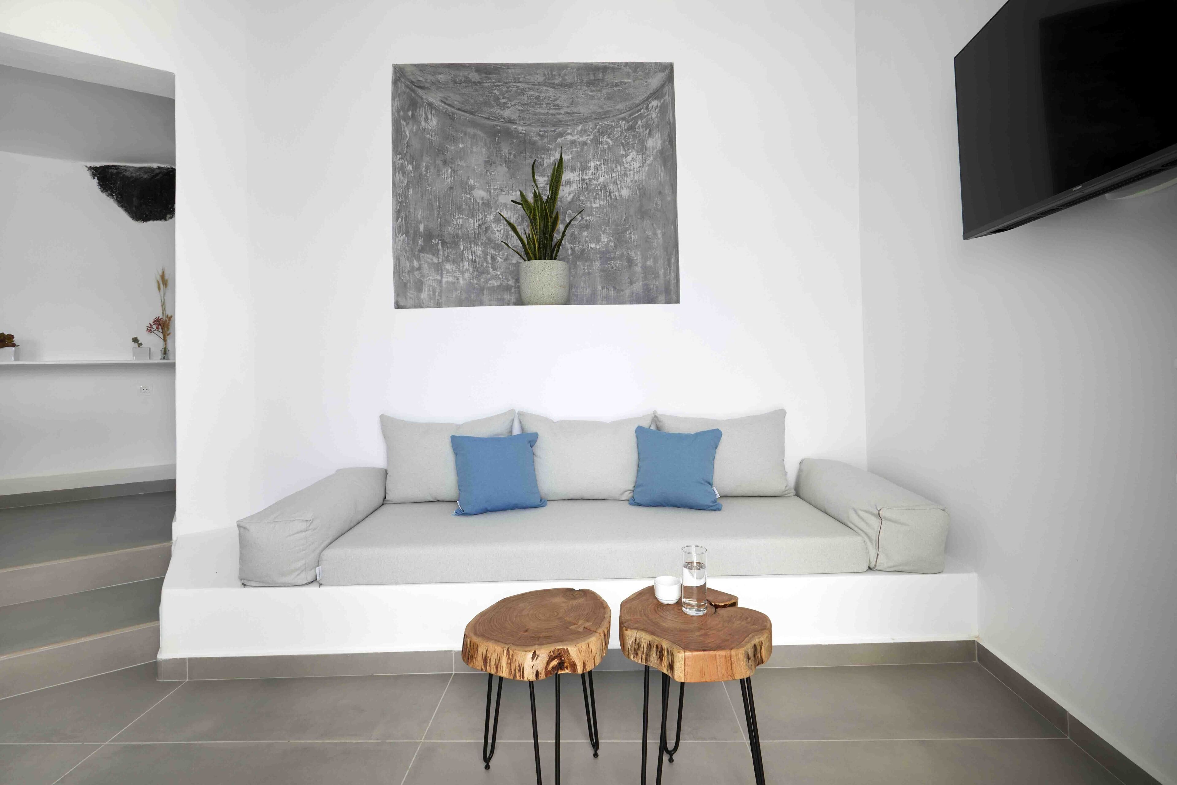 romantic room (cave, outdoor hot tub) | in-room safe, desk, free wifi, bed sheets