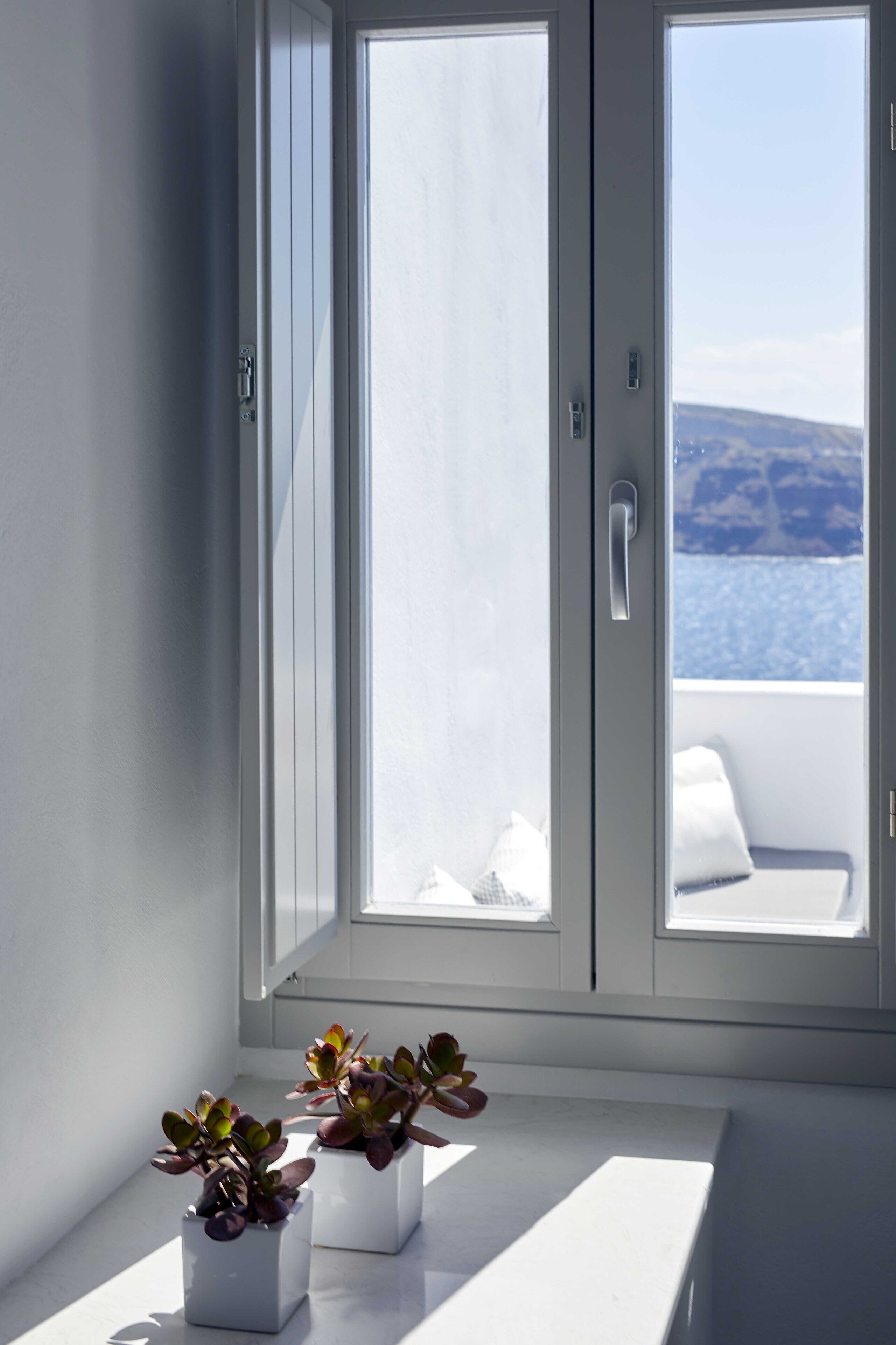 junior suite (sunset, outdoor hot tub) | in-room safe, desk, free wifi, bed sheets