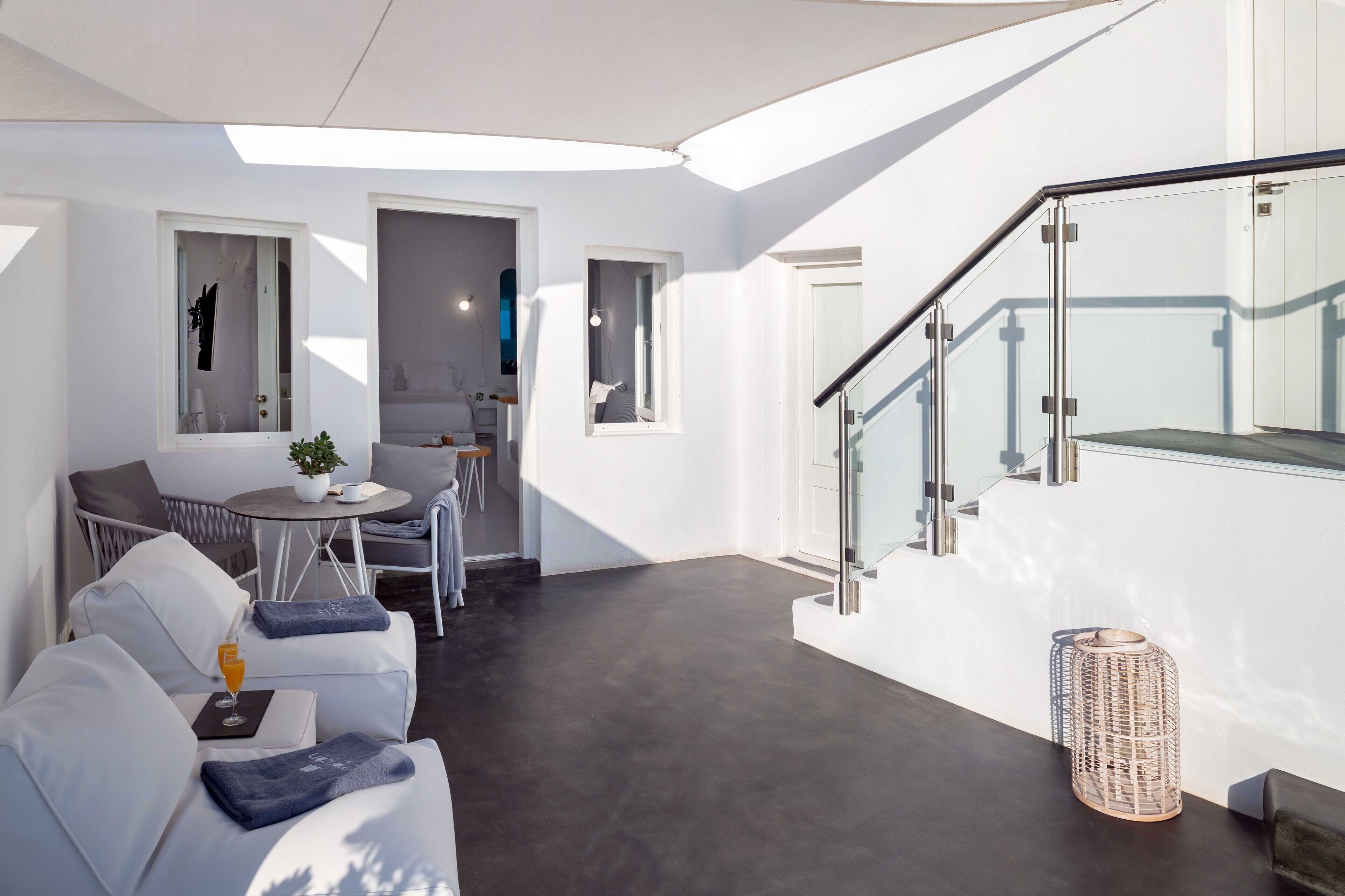 suite (cave, plunge pool heated) | terrace/patio