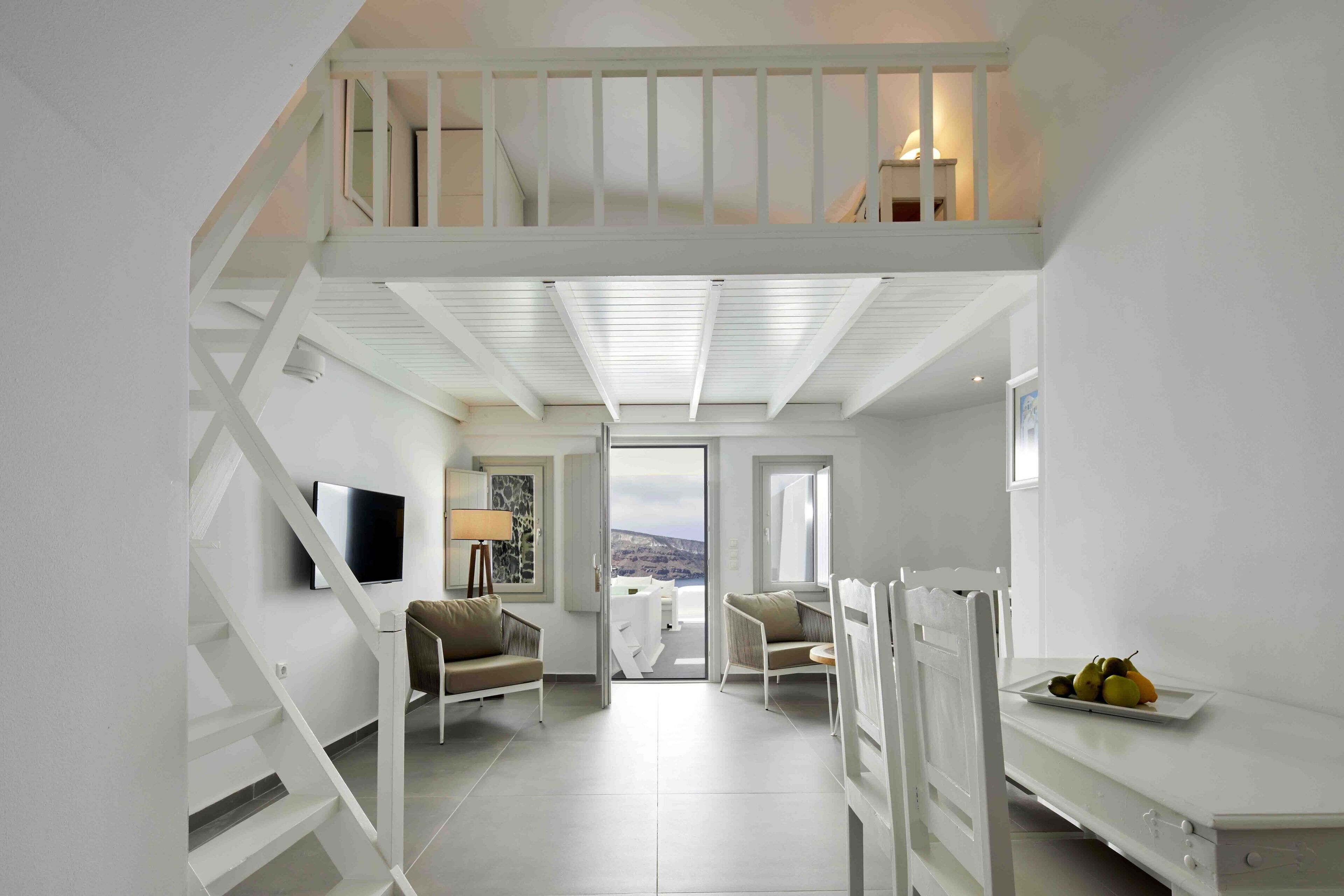 room, outdoor hot tub (grand cave) | in-room safe, desk, free wifi, bed sheets