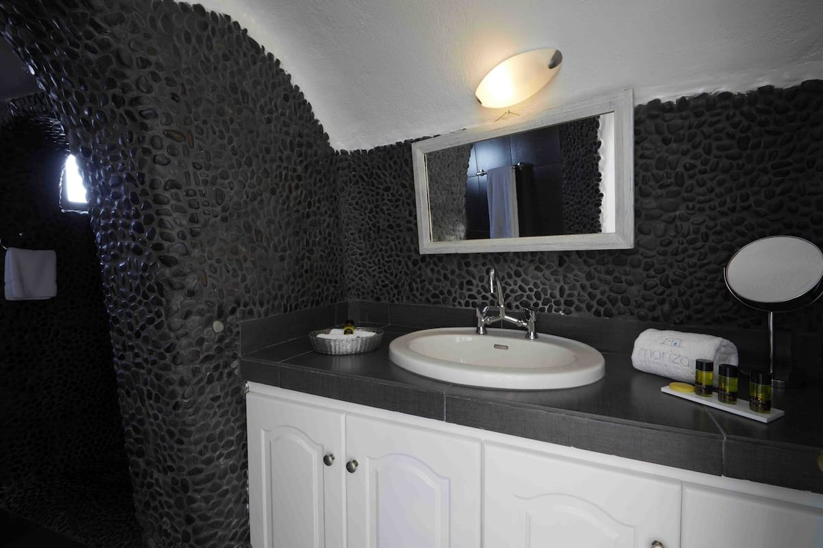 house (private cave) | bathroom | free toiletries, bathrobes, slippers, towels