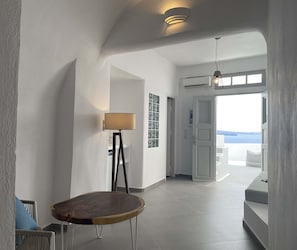 Superior Room (Cave, Outdoor Hot Tub)