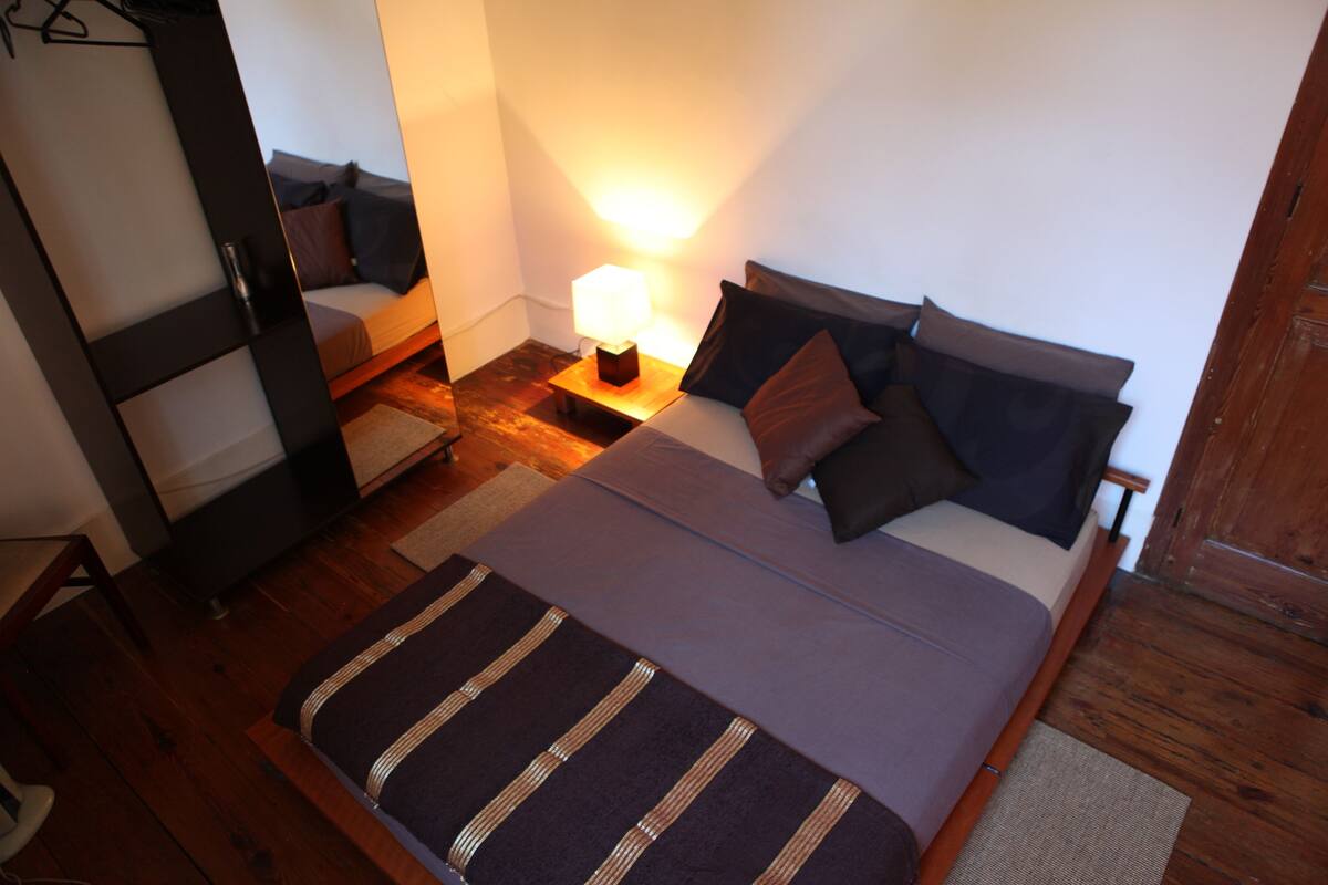 Standard Double Room, Shared Bathroom | Minibar, WiFi (free), bed sheets