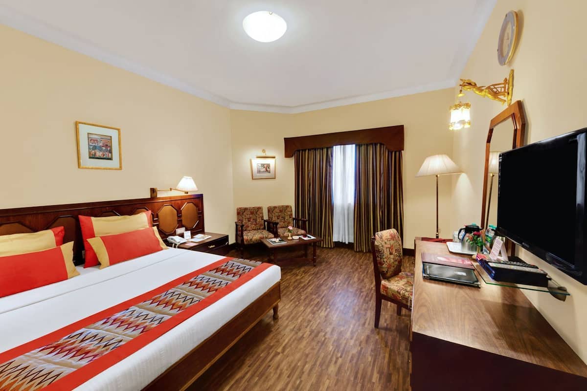 In-room safe, desk, laptop workspace, blackout drapes
