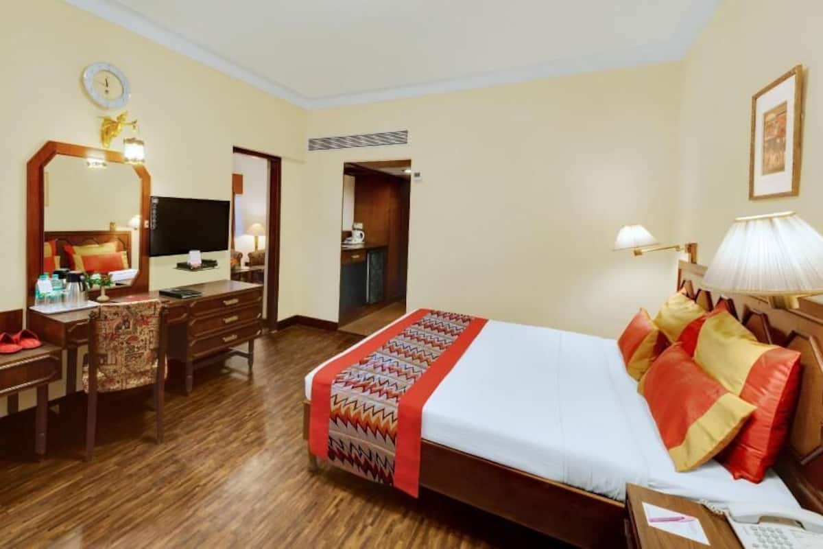 In-room safe, desk, laptop workspace, blackout drapes