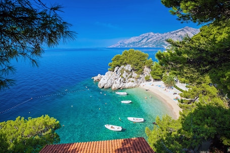 Beach nearby, white sand. Bluesun Hotel Marina