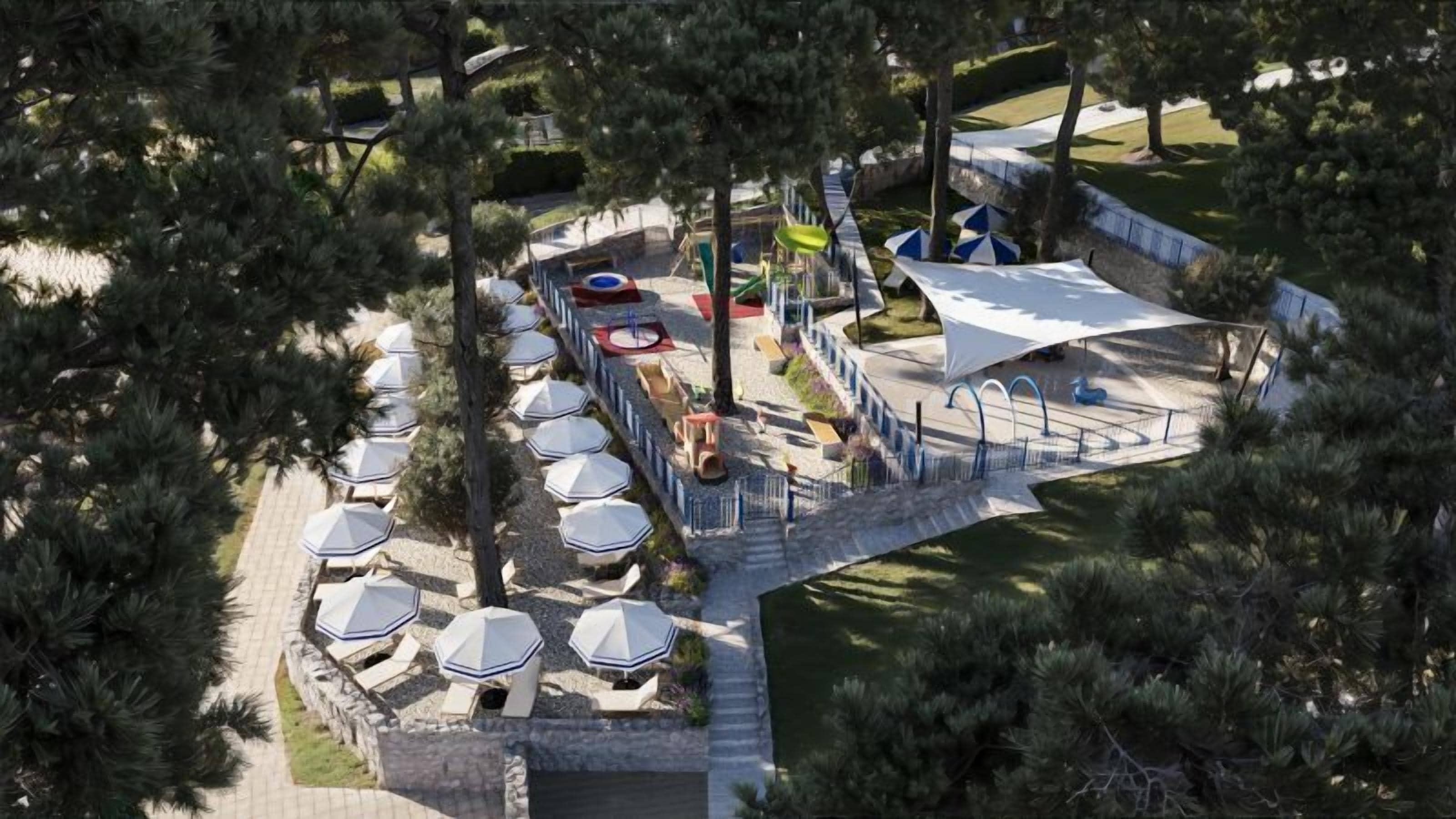 children’s play area – outdoor