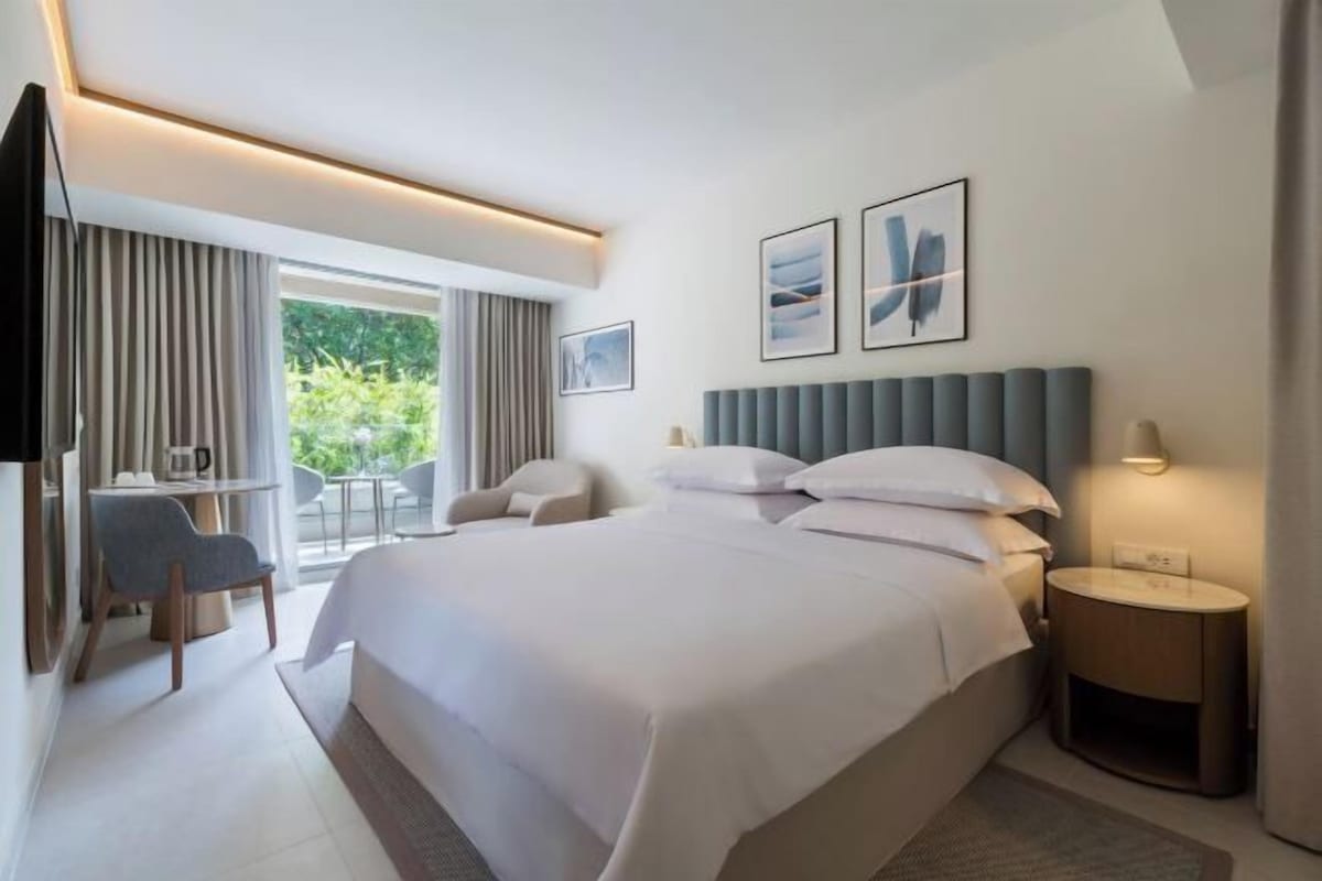 Hypo-allergenic bedding available, minibar, in-room safe, desk