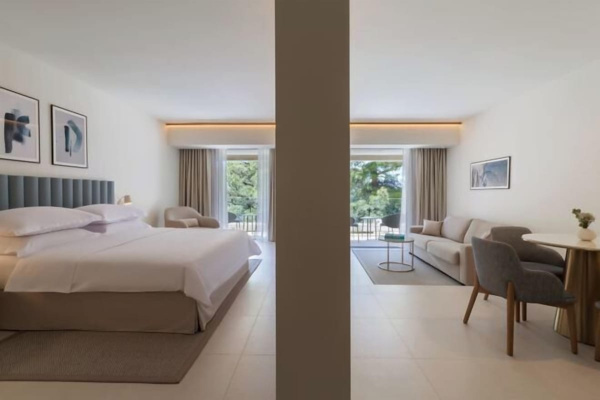 Hypo-allergenic bedding available, minibar, in-room safe, desk