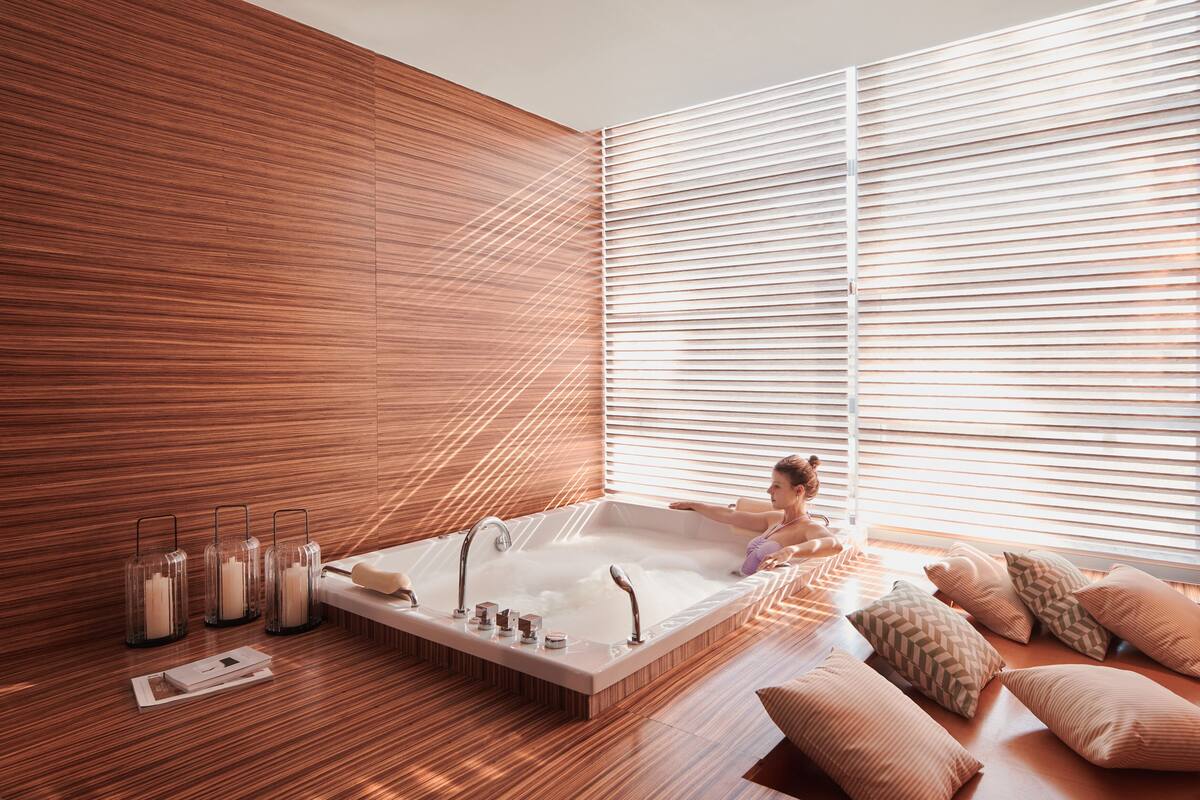 sauna, body treatments, aromatherapy, facials, 5 treatment rooms