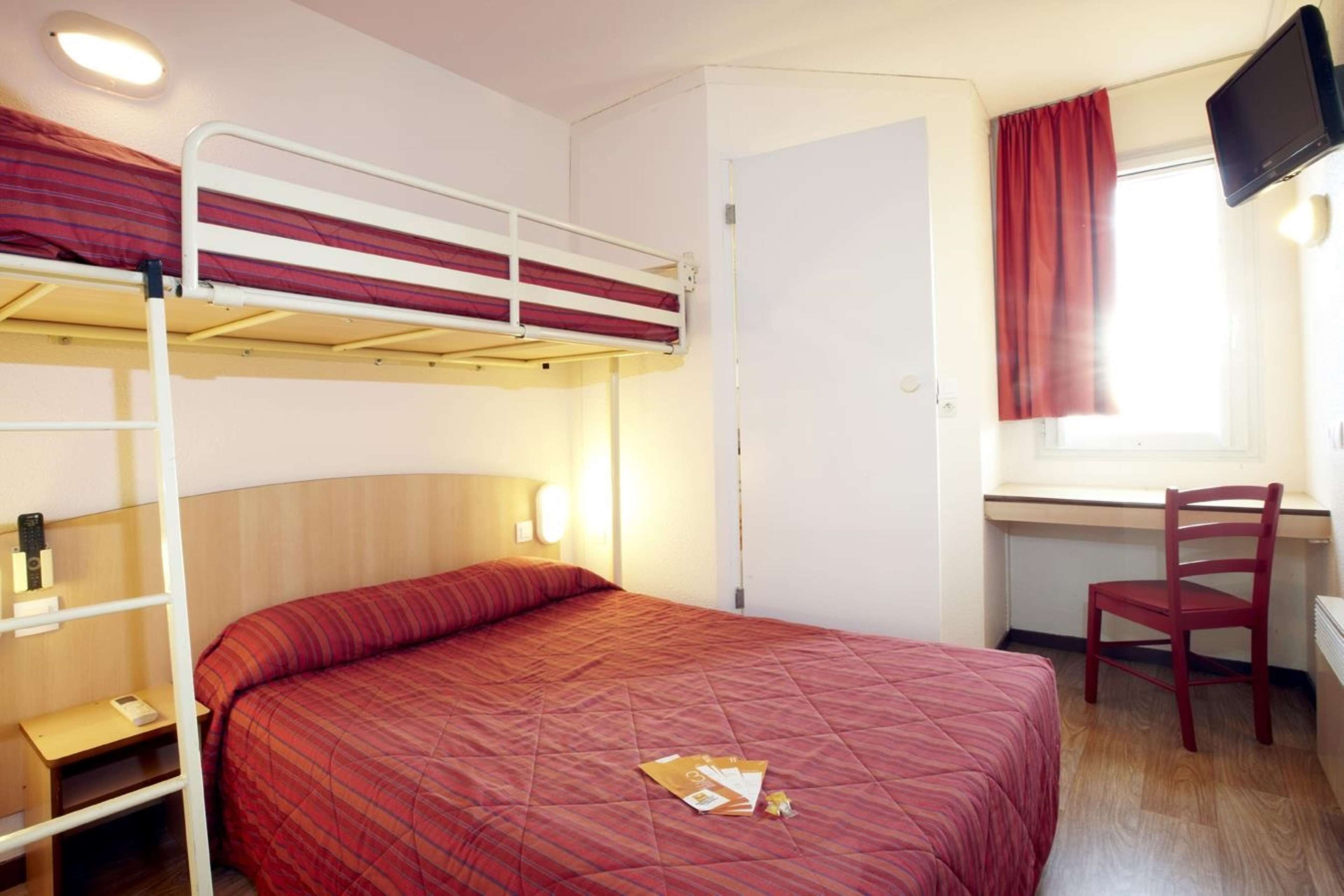 Individuell dekoriert, individuell eingerichtet, Schreibtisch